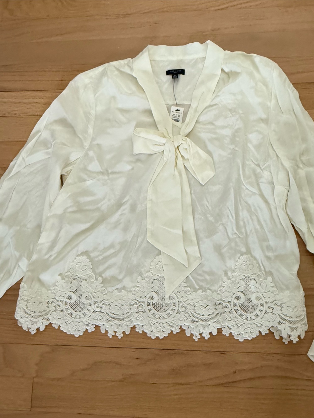 New Talbots Medium Petite Ivory Long Sleeve Blouse Lace Trim V-Neck Tie Front - Picture 1 of 6